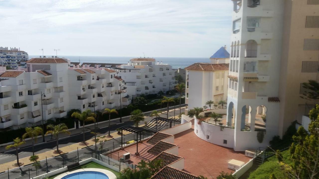Puerto Deportivo 埃斯特波纳 外观 照片