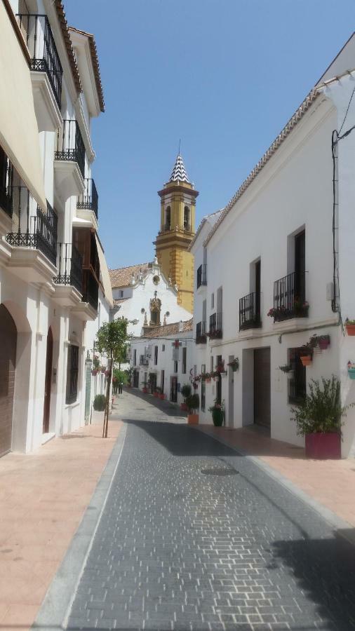 Puerto Deportivo 埃斯特波纳 外观 照片