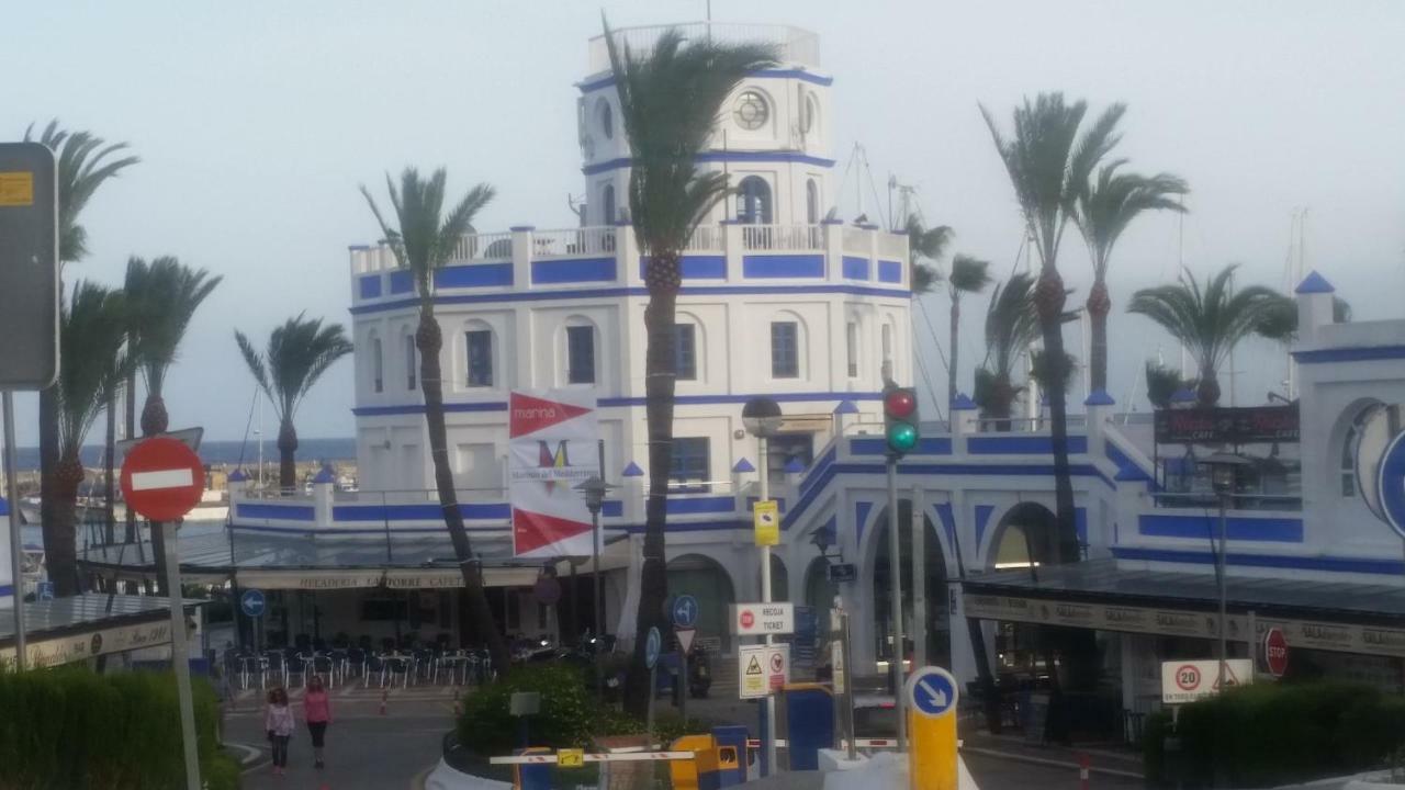 Puerto Deportivo 埃斯特波纳 外观 照片