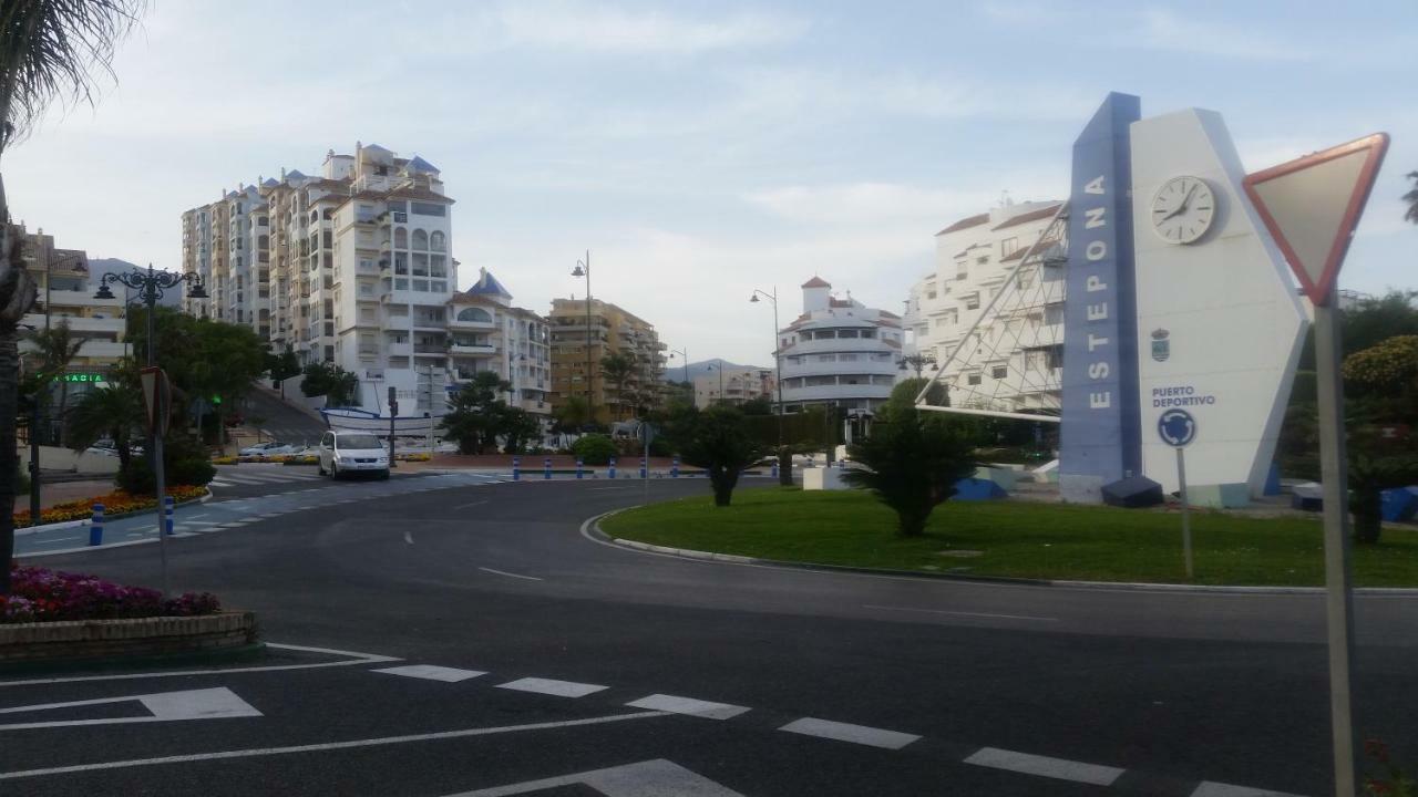 Puerto Deportivo 埃斯特波纳 外观 照片