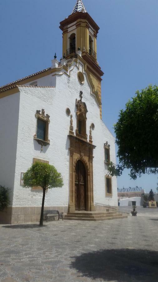 Puerto Deportivo 埃斯特波纳 外观 照片
