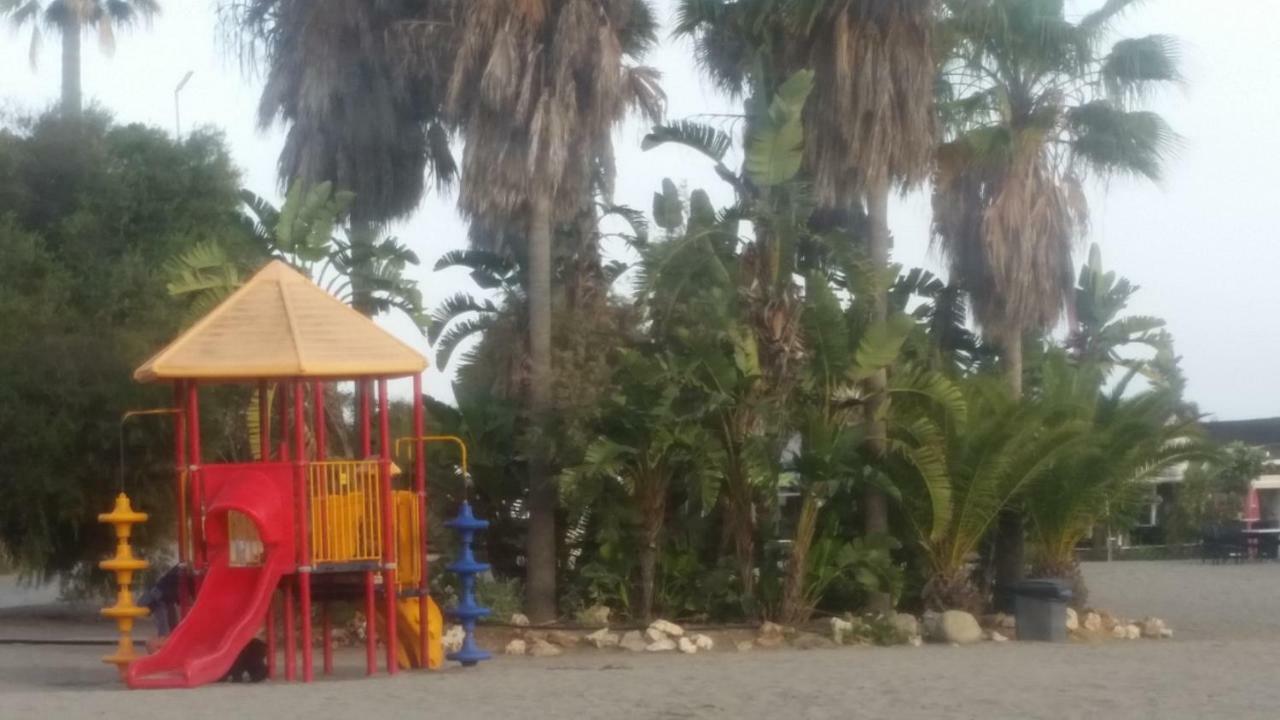 Puerto Deportivo 埃斯特波纳 外观 照片