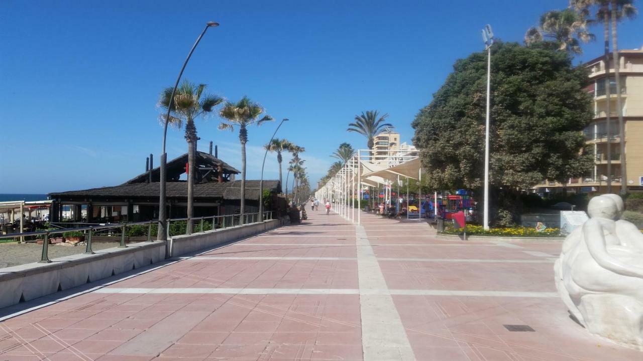 Puerto Deportivo 埃斯特波纳 外观 照片
