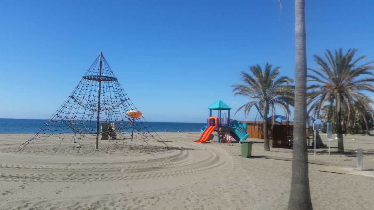 Puerto Deportivo 埃斯特波纳 外观 照片