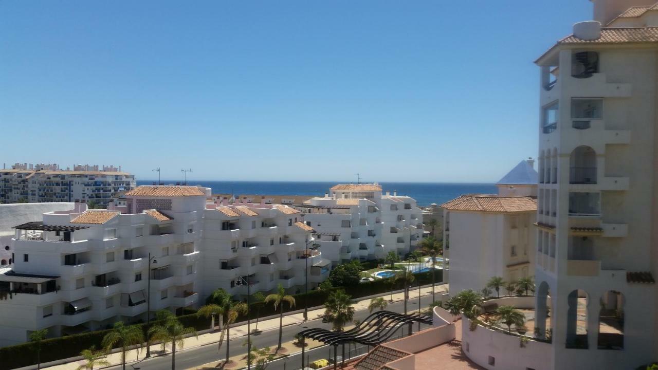 Puerto Deportivo 埃斯特波纳 外观 照片