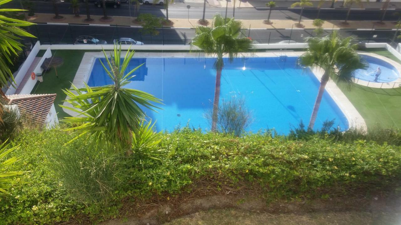 Puerto Deportivo 埃斯特波纳 外观 照片