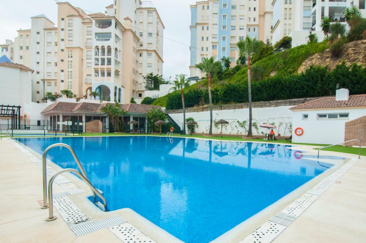 Puerto Deportivo 埃斯特波纳 外观 照片