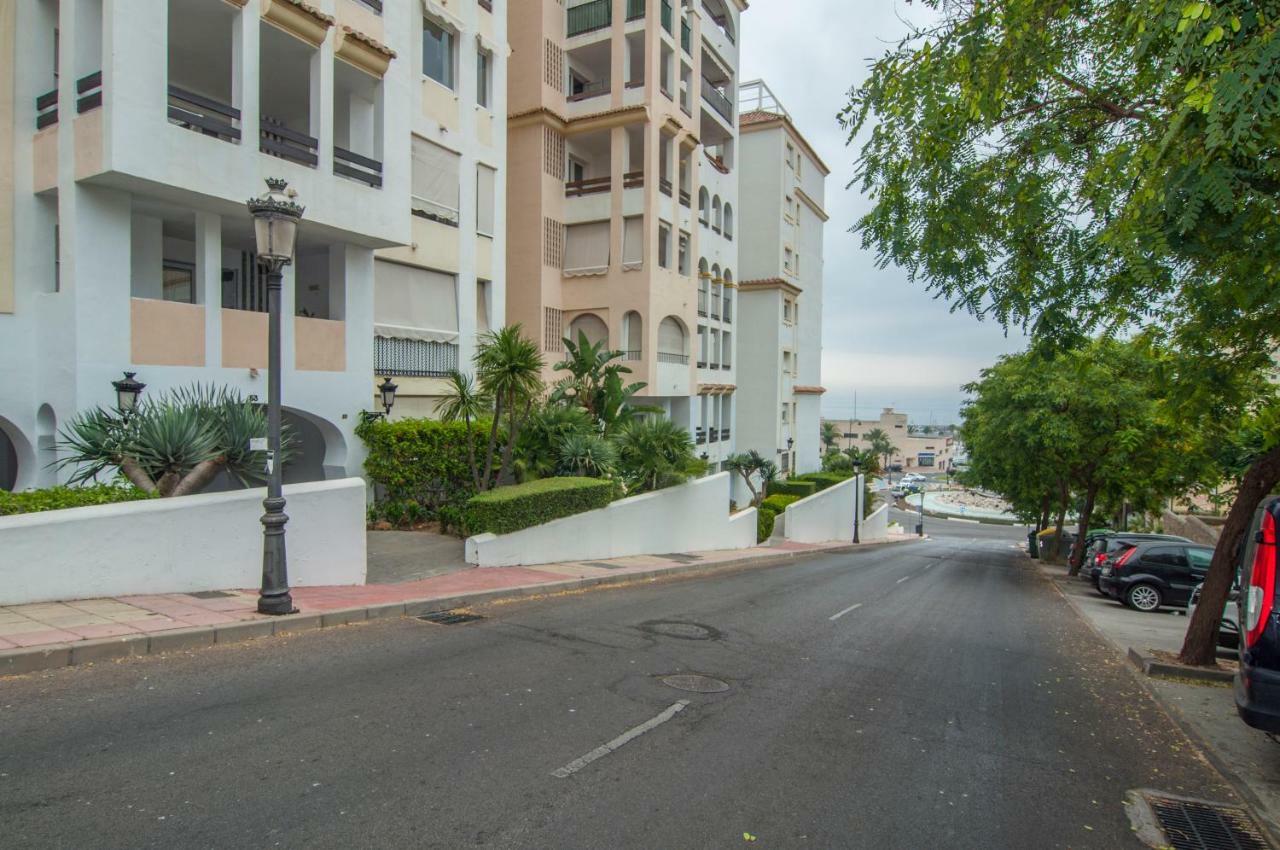 Puerto Deportivo 埃斯特波纳 外观 照片