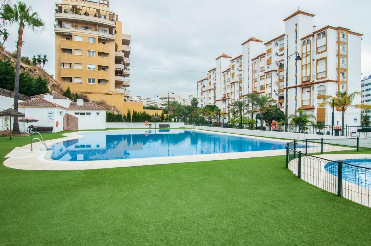 Puerto Deportivo 埃斯特波纳 外观 照片